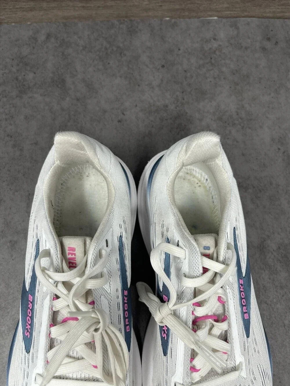 Brooks Revel 8 White Moonlight Pink Size 9 Womens Running Shoes Sneakers